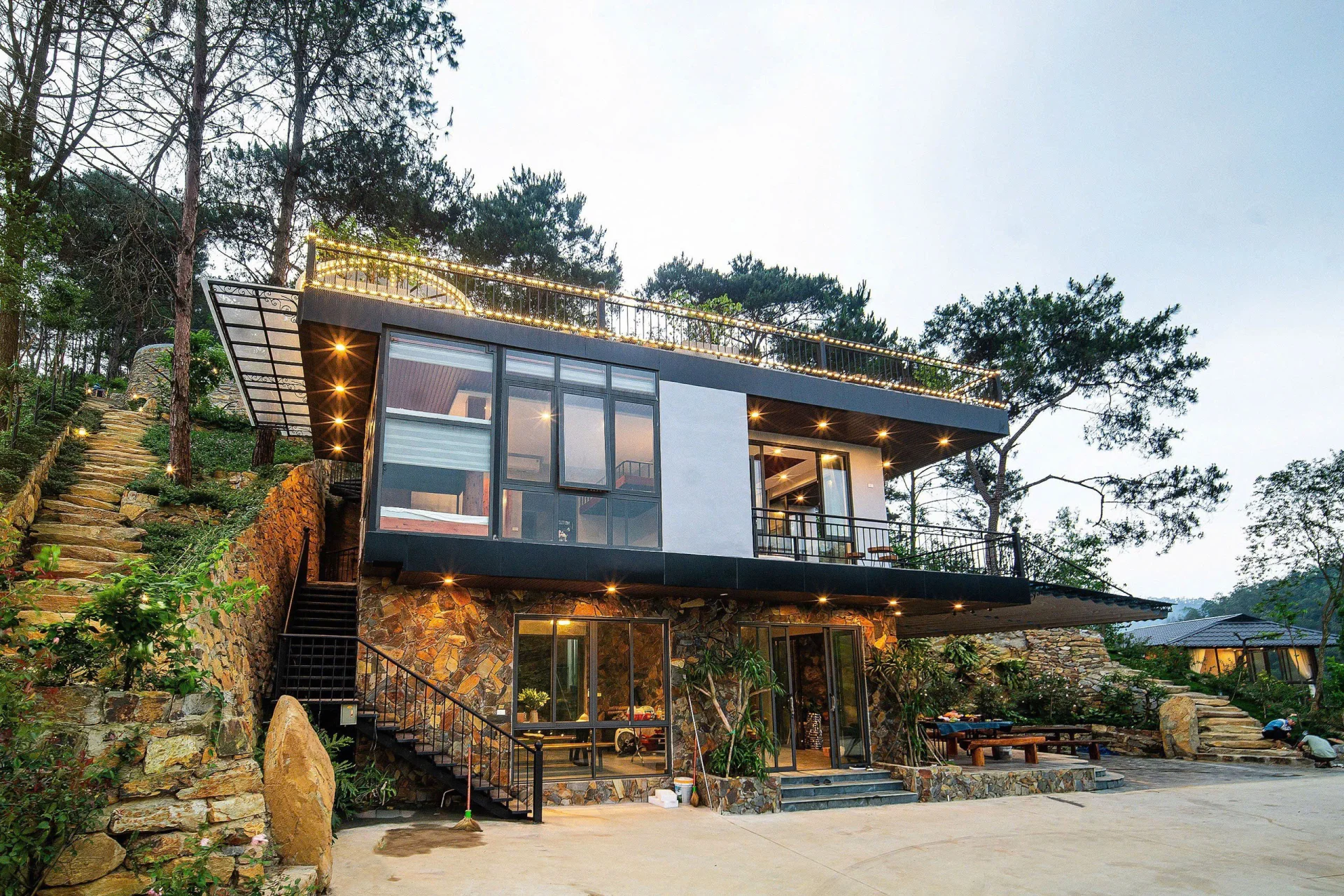 Rose Villa - May Retreat