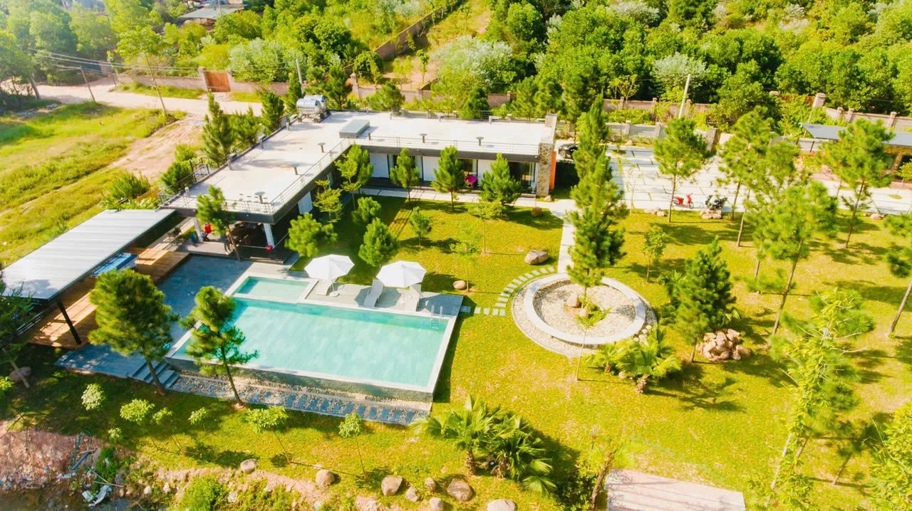 Pine Riverside Villa 