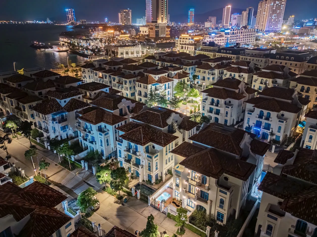 C610 Sunferia - ảnh 2