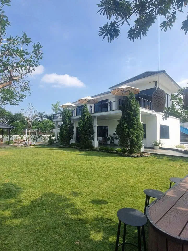 Adela Villa - ảnh 2